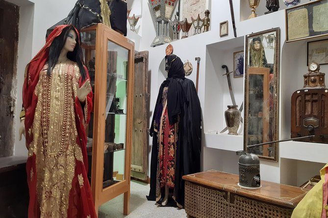 Cultural & Thrills: Sheikh Faisal Museum & Camel Race Adventure - Booking details worth keeping in mind