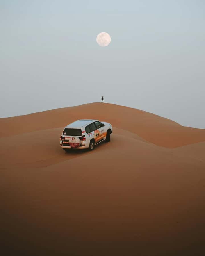 Doha: Private NIGHT desert safari with free camel ride - Tea in an Arabic tent and a quiet desert pause