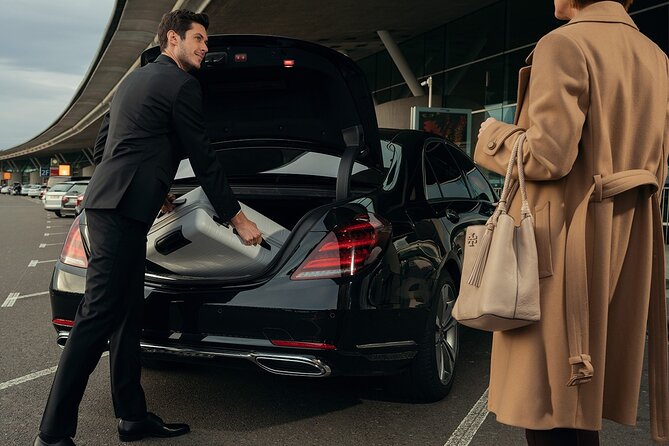 Doha, Qatar : Private Airport Transfer 24/7 - Who will benefit most from this transfer