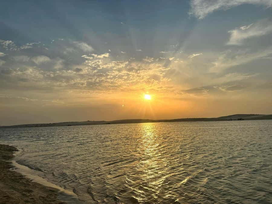 Doha: Sunset desert tour with Camel Ride, Inland Sea & Tea - The 45-minute dune-bashing run